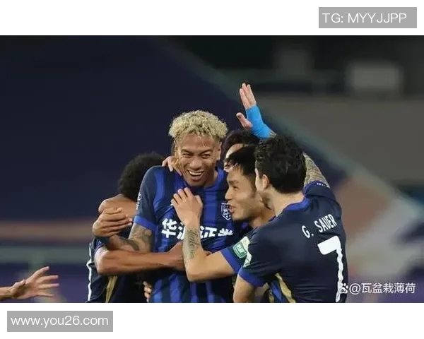 武汉三镇鏖战绿茵赛场巅峰对决展现中超劲旅荣耀风采 武汉三镇鏖战绿茵赛场巅峰对决展现中超劲旅荣耀风采